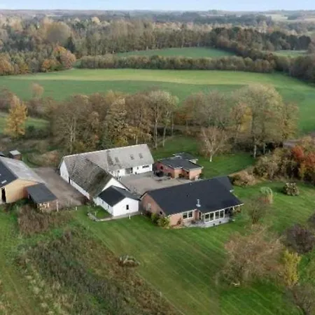 Hyrdeskolen Homestay szállás Give